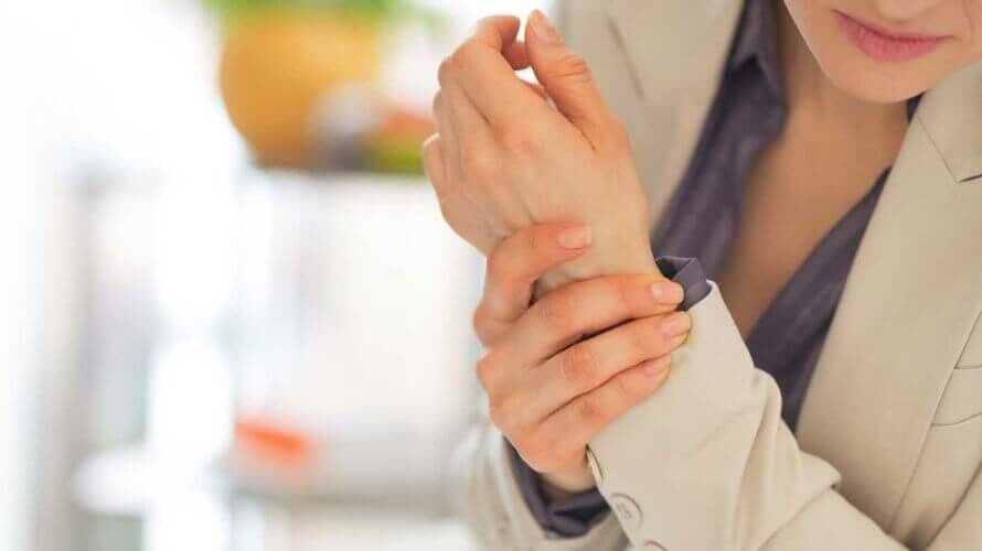 pospanost i bol u zglobovima bol u zglobovima ruku tijekom dojenja