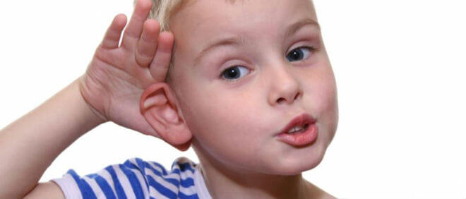 Dijete savija uho