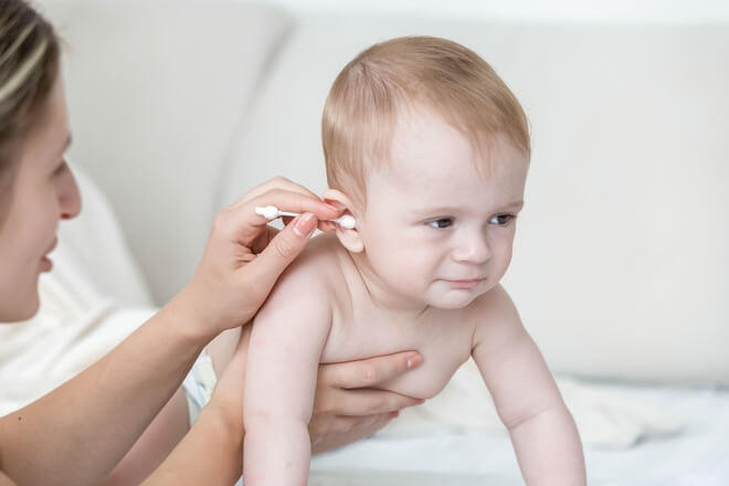 pucketanje u uhu kod djece
