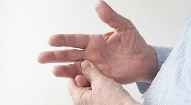 bolovi u zglobovima u ruci i utrnulost prstiju