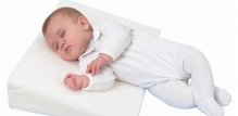 klinasti jastuk za bebe