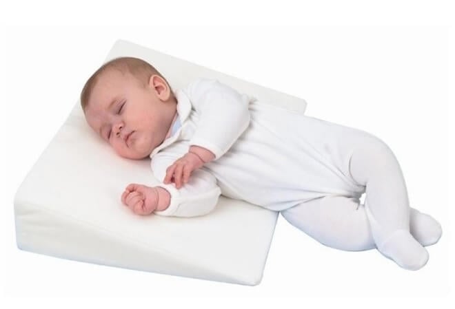 klinasti jastuk za bebe