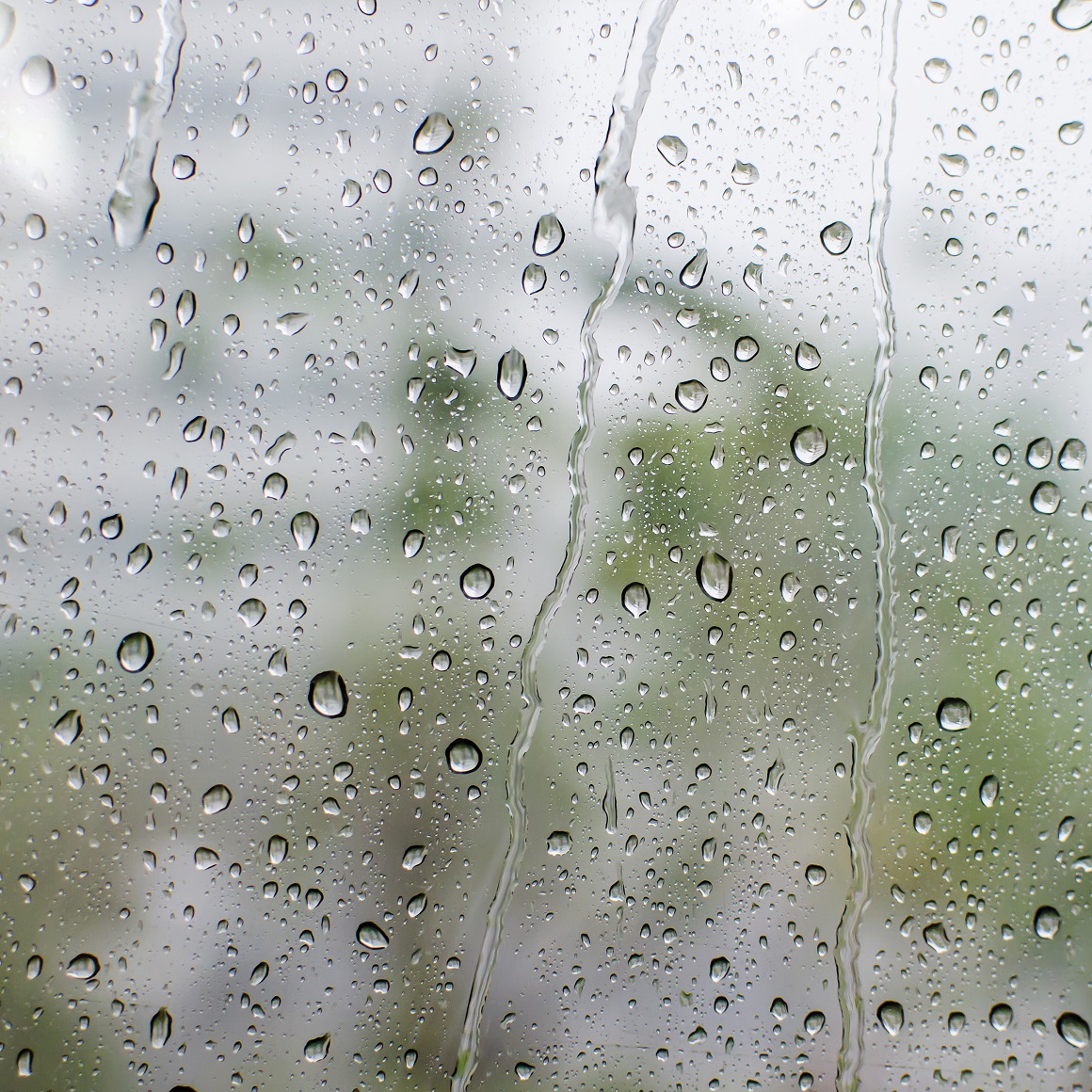 Tijekom toplih kišnih dana ljudi češće izvještavaju o nižem zadovoljstvu životom