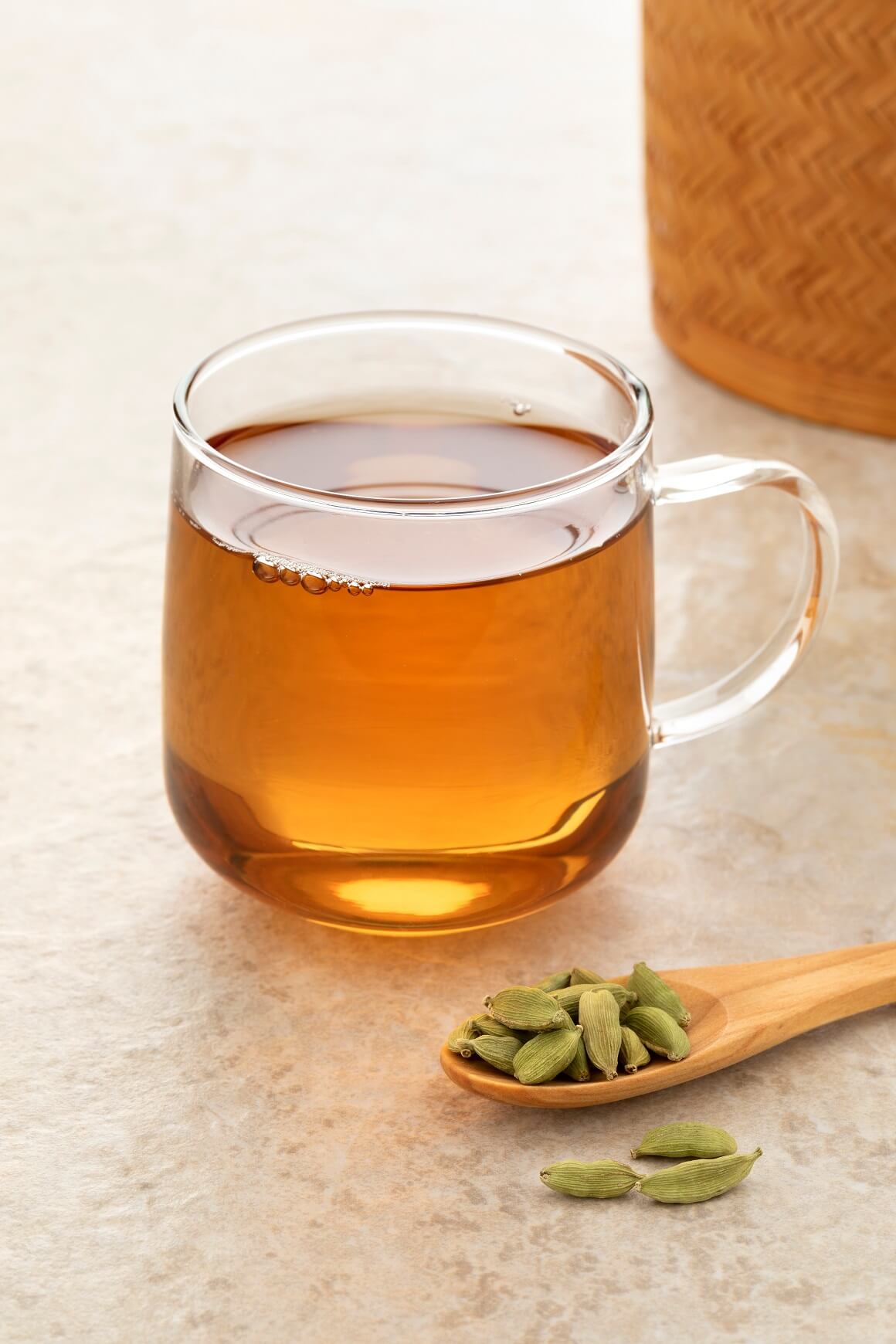 Svakodnevno grgljanje čaja od kardamoma ublažit će grlobolju