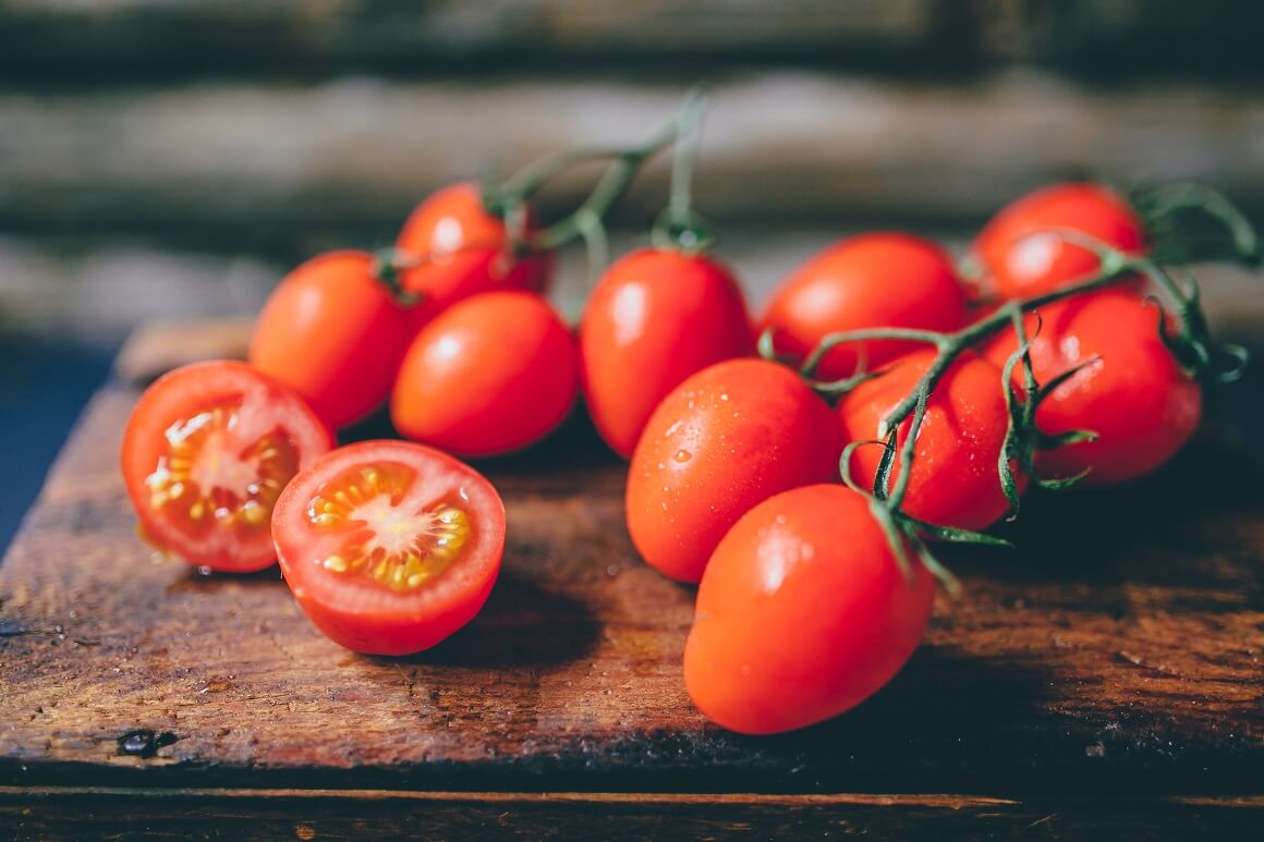Rajčica, tj. paradajz je namirnica bogata folnom kiselinom