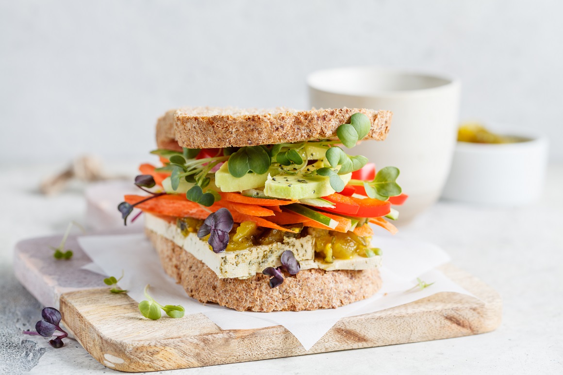 Zdravi sendvič za putovanje - veganski sendvič