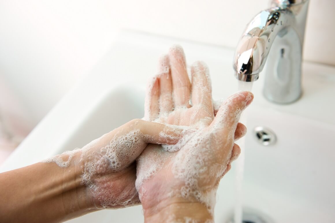 redovito i temeljito pranje ruku toplom vodom i tekućim sapunom