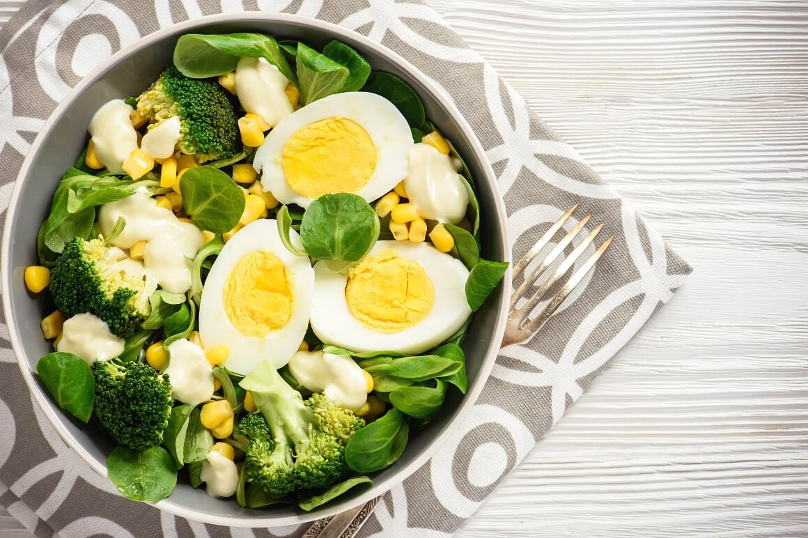 Salata s jajima i kukuruzom