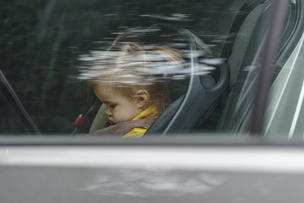 Što napraviti ako vidite dijete ostavljeno u autu