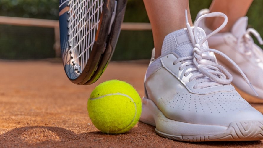 Kako odabrati odgovarajuću mušku obuću za tenis