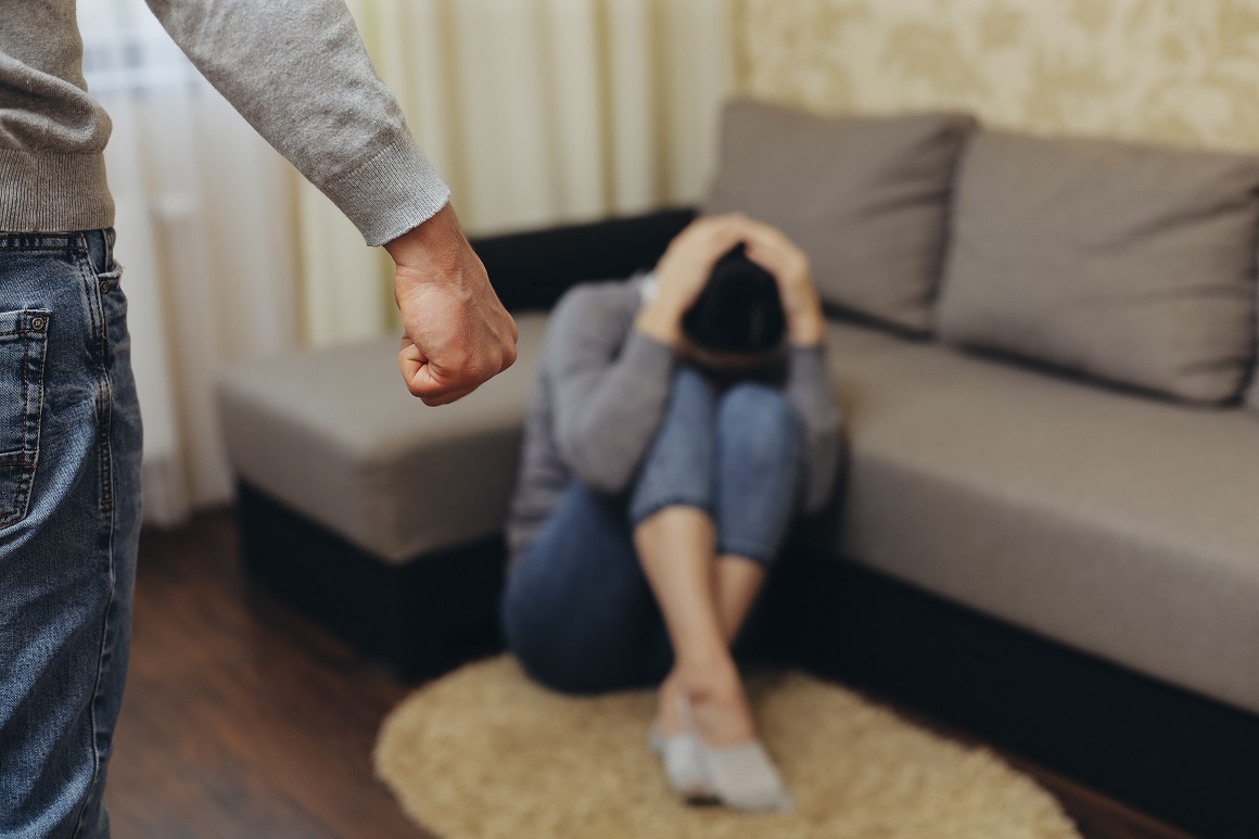 Sindrom zlostavljane žene podrazumijeva niz simptoma koji se javljaju kod žena koje trpe zlostavljanje u intimnom odnosu