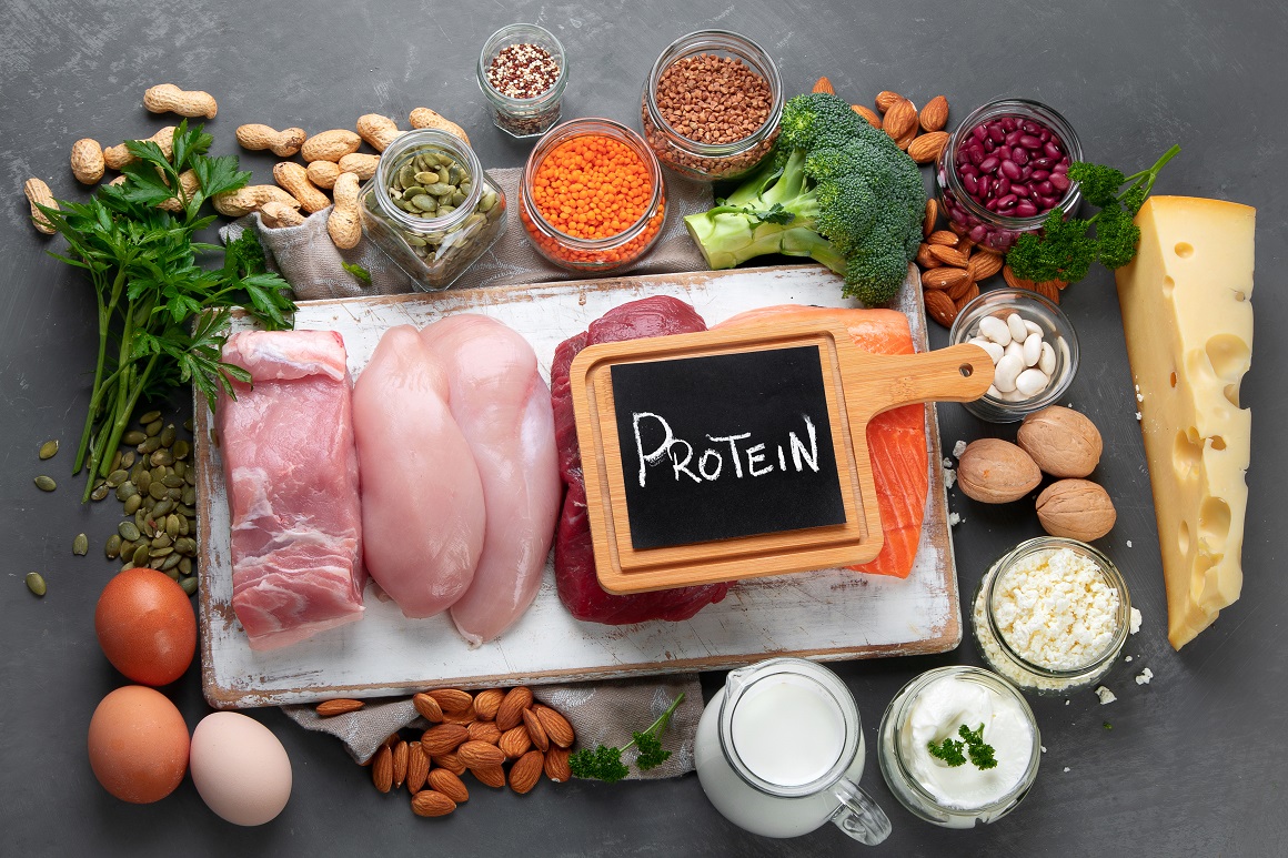 U kalorijskom deficitu vrlo je važno povećati unos proteina radi postizanja sitosti i očuvanja mišićne mase