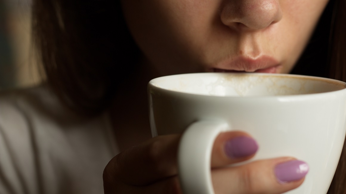 Ako popijete šalicu kave poslijepodne, može se dogoditi da i nakon ponoći osjećate efekte kofeina