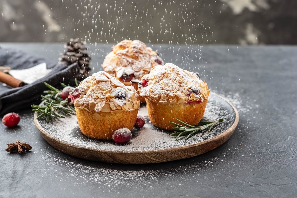 Božićni voćni kolač u obliku muffina