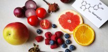 Istraživanja upućuju na to da jedan od najčešćih flavonola, kvercetin, utječe na smanjen razvoj raka debelog crijeva i ostalih vrsta karcinoma