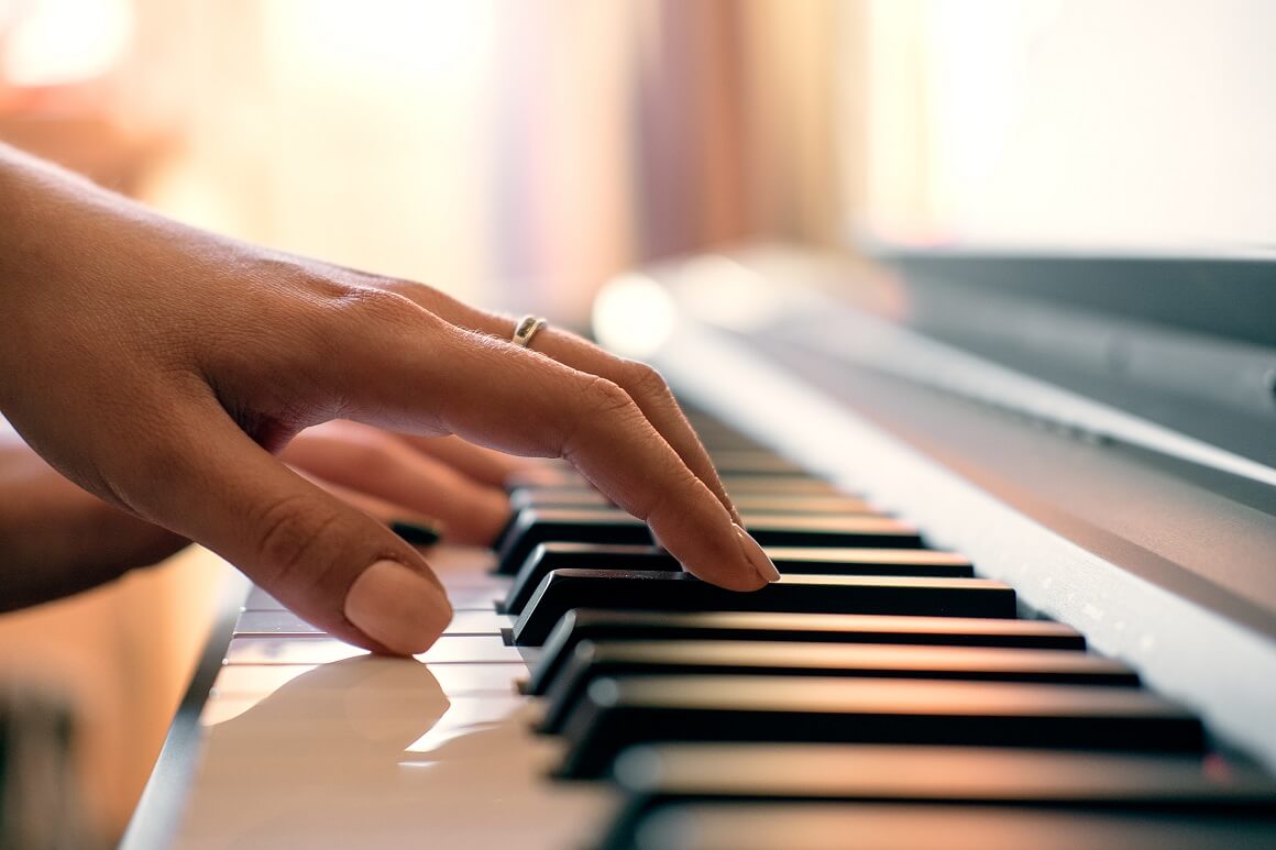 Rezultati objavljeni u časopisu Nature Scientific Reports pokazali su da je u osoba koje su učile svirati klavir poboljšana sposobnost obrade multisenzornih informacija