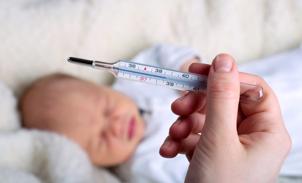 Ako je dijete mlađe od tri mjeseca i ima povišenu temperaturu, roditelji bi se trebali obratiti svojem pedijatru