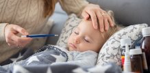 Mnogi roditelji brzo posežu za lijekovima za snižavanje temperature kada njihova djeca počnu pokazivati znakove vrućice, ali pedijatri upozoravaju da to možda nije potrebno