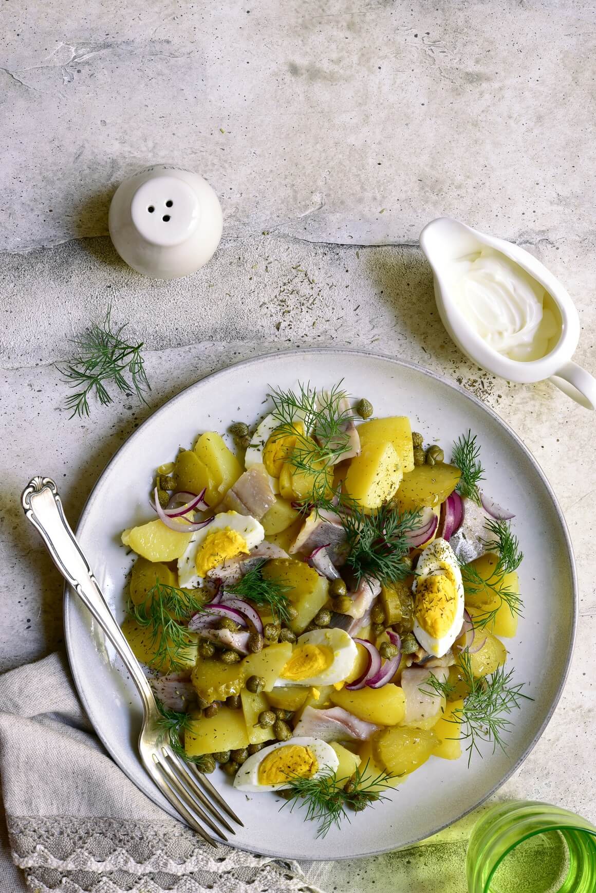 Salata za Uskrs s kuhanim jajima, krumpirom i bučinim uljem