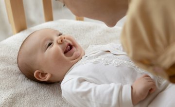 Redovito razgovaranje roditelja s njihovom bebom moglo bi znatno pridonijeti oblikovanju strukture djetetova mozga