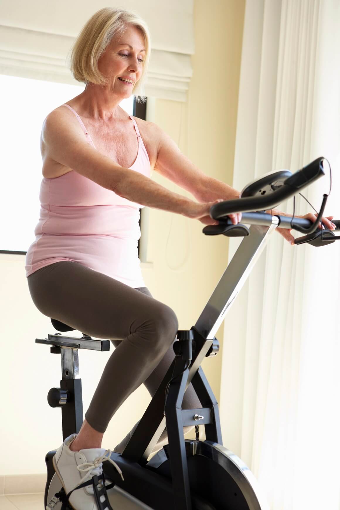 Sobni bicikli nude siguran i učinkovit kardio trening za starije osobe