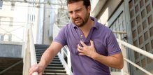 Srčani udar ili infarkt miokarda je hitan medicinski slučaj koji se javlja kada je protok krvi u dijelu srčanog mišića blokiran