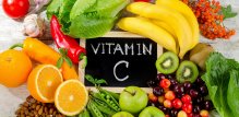 Vitamin C sprečava krvarenje desni što je poznato kao skorbut