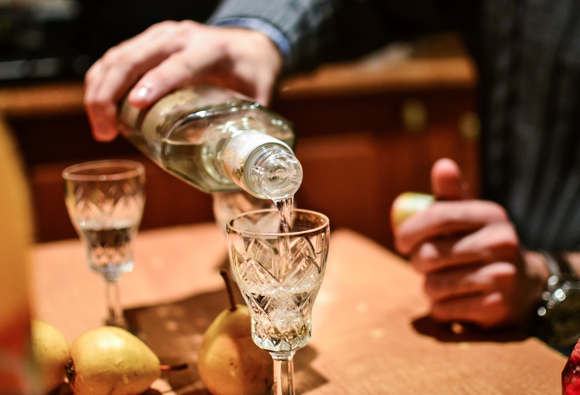 destilirana alkoholna pića poput viskija i votke mogu trajati neograničeno dugo
