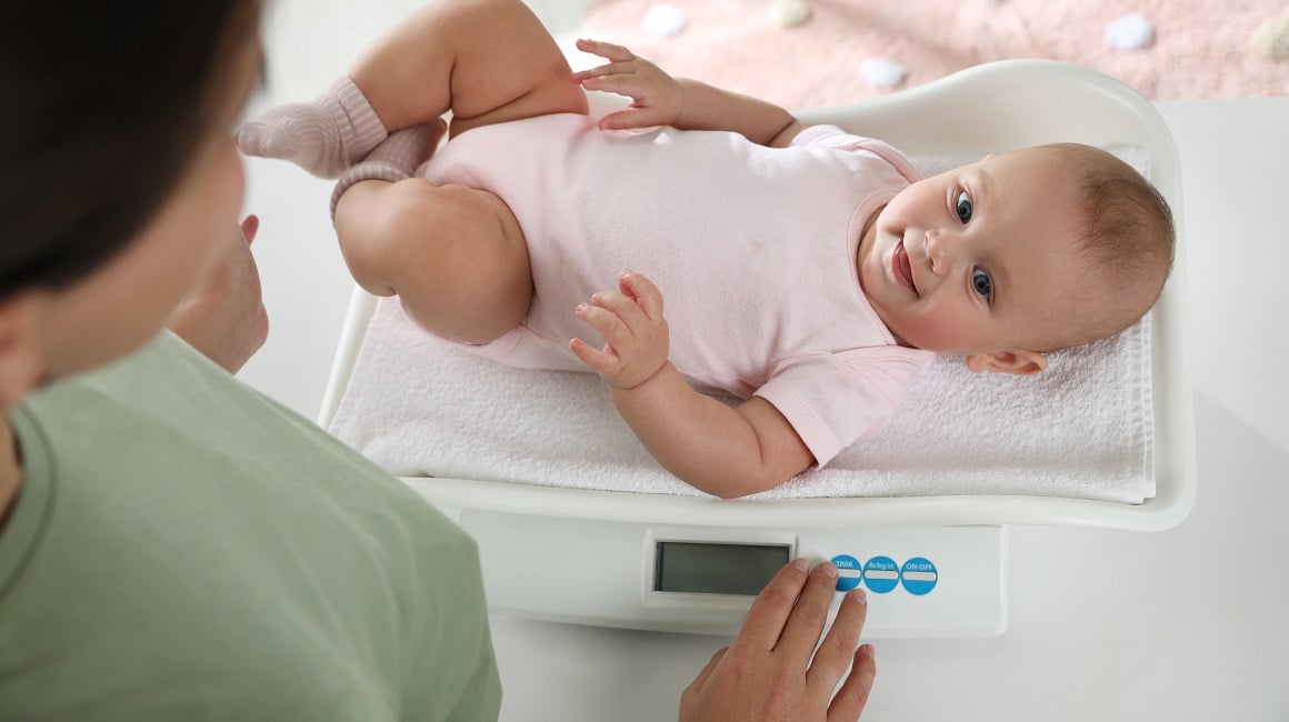 Težina bebe: Koliko beba treba dobivati na težini po mjesecima? Pogledajte  tablicu koja omogućuje praćenje bebinog rasta