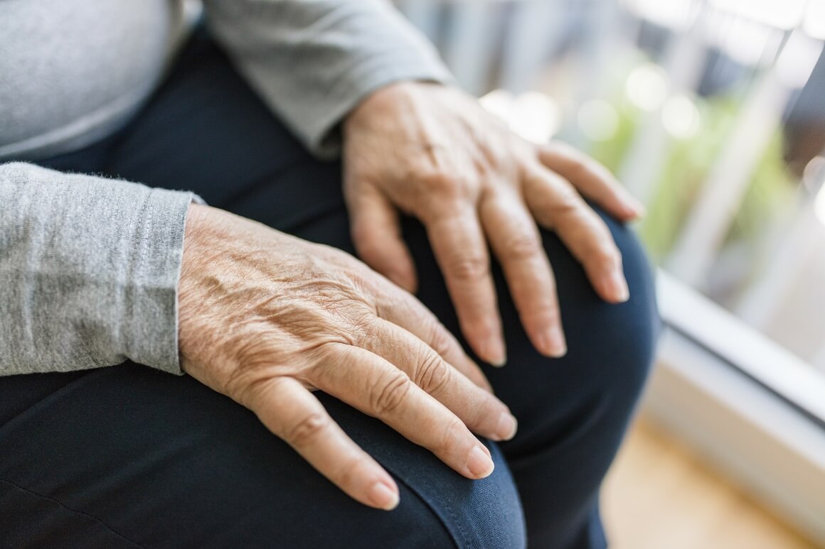 zahvaćeni isti zglobovi na obje strane tijela klasični su znakovi reumatoidnog artritisa