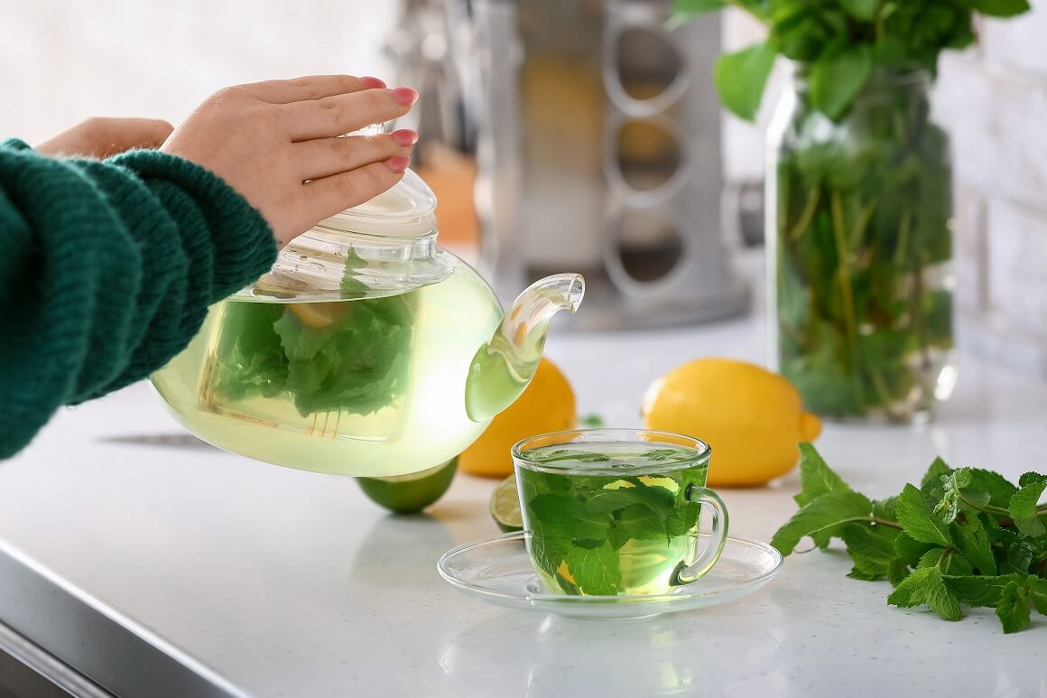 Čaj od paprene metvice popularan je umirujući i dekongestivni biljni čaj