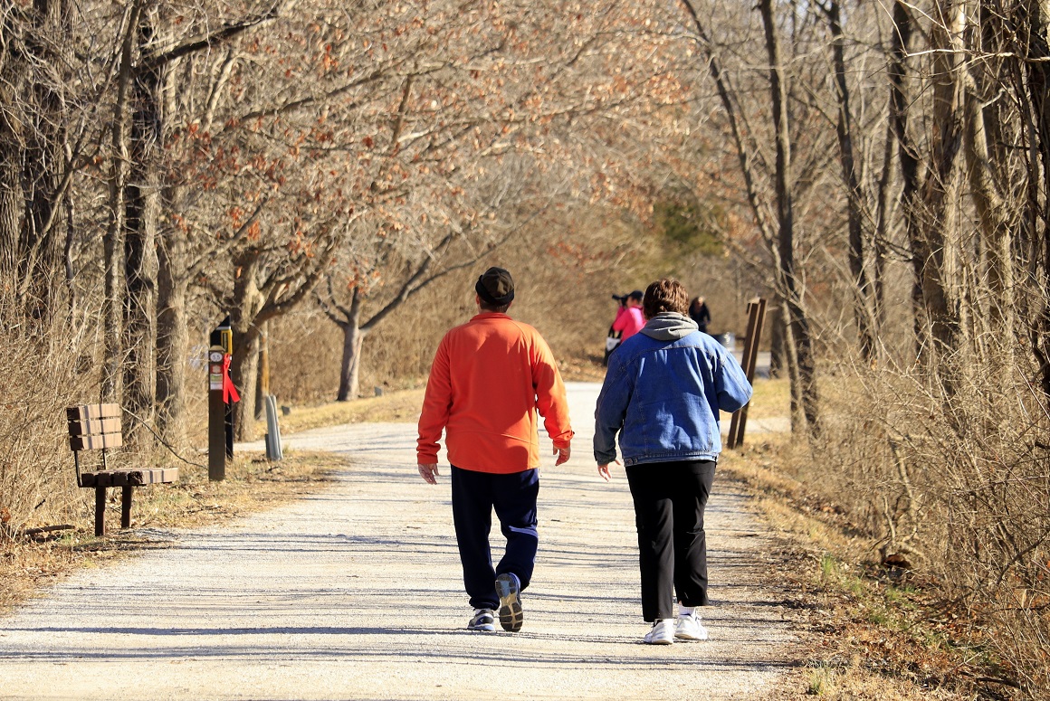 umjerena tjelovježba uključuje aktivnosti koje ubrzavaju otkucaje srca, poput brzog hodanja ili vožnje bicikla