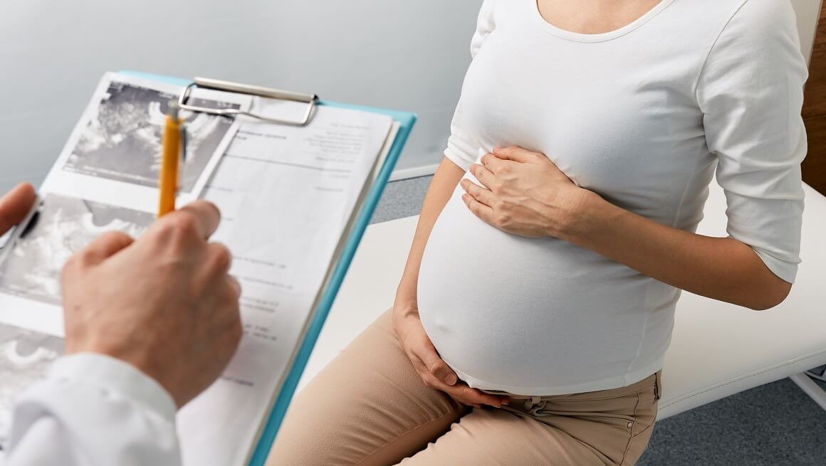 Trudnoća ne liječi endometriozu, iako hormonske promjene tijekom trudnoće mogu utjecati na simptome