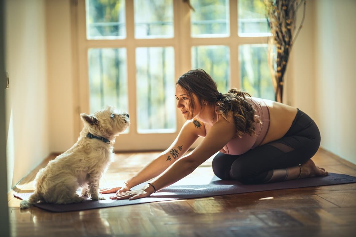 uključivanje joge ili pilatesa u vašu jutarnju rutinu nudi holističke prednosti