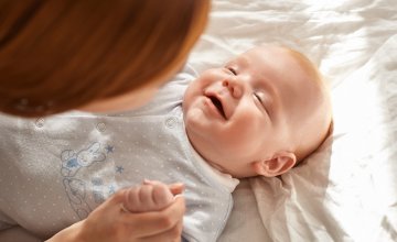 Novorođenčad više voli majčin glas, posebno kada ga karakteriziraju veseli govor i pojednostavljeni jezik