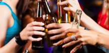 alkohol je najčešće prvo sredstvo ovisnosti s kojim djeca dolaze u dodir