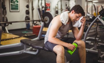 pretjerano vježbanje može povećati vjerojatnost problema sa zdravljem kostiju, manjkom nutrijenata i smanjenom razinom testosterona
