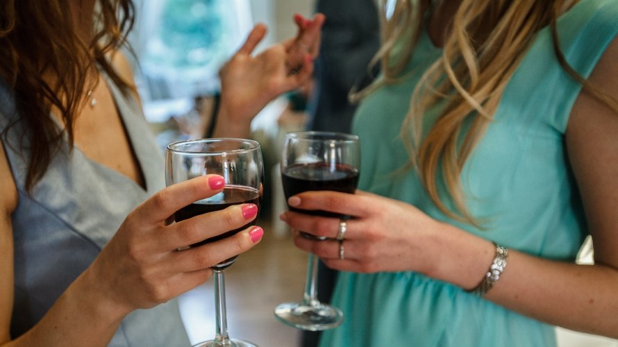 Konzumacija alkohola, osobito u umjerenim do velikim količinama, može značajno povećati rizik od razvoja kolorektalnog karcinoma