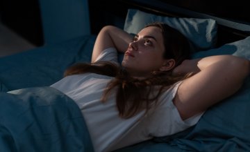 Nedavna studija ukazuje na potencijalnu vezu između menstrualnog ciklusa i fluktuacija u obrascima spavanja i raspoloženju