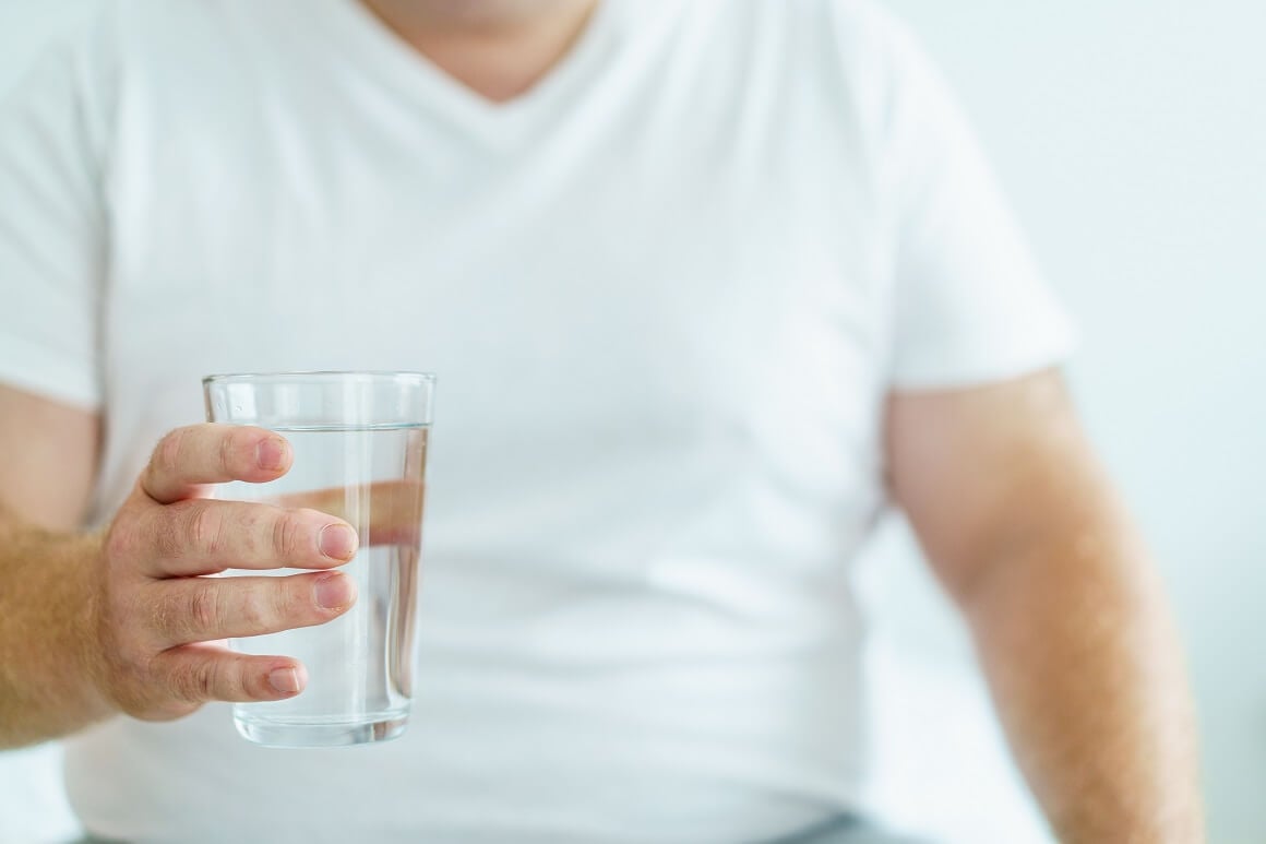 Odabir vode umjesto visokokaloričnih i slatkih pića prirodno smanjuje potrošnju kalorija