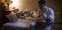 Stvaranje postporođajnog plana spavanja, kao što je dijeljenje noćnih smjena skrbi između roditelja, može pomoći u zaštiti sna