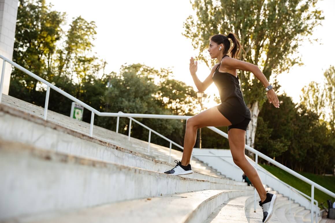 Uključite stepenice u svoj režim trčanja, kako biste intenzivirali angažman bedrenih mišića