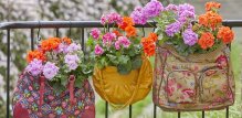 Stalak za viseće makrame košare s pelargonijama