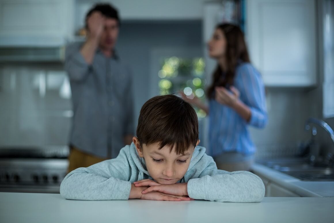 dijete koje od svojih roditelja prima previše kritika, a premalo pohvala po pitanju vlastitih postignuća, može razviti komplekse manje vrijednosti i tako cijeli život misliti da je nesposobno