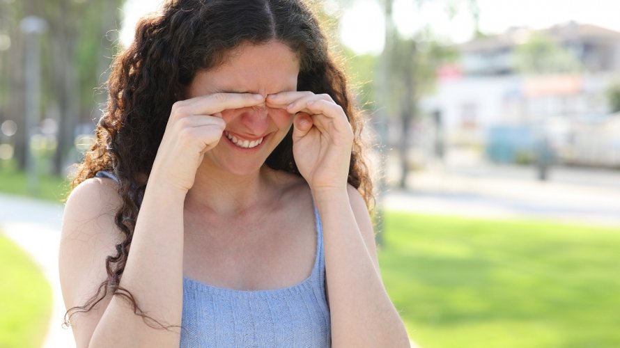 Fotokeratitis je prvenstveno uzrokovan izlaganjem UV zrakama