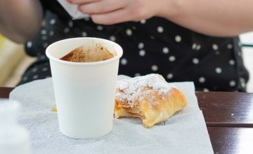 Nezdrava hrana odnosi se na visoko prerađenu hranu i pića