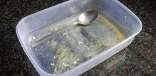 Plastične posude mogu se s vremenom ogrebati, oštetiti ili obojiti