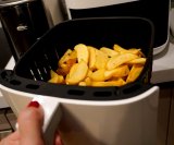 friteze na vrući zrak stvaraju znatno manje onečišćenja unutarnjeg zraka od ostalih metoda kuhanja