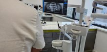 U Hrvatskoj radim najviše u segmentu oralne kirurgije, a moj radni dan obuhvaća rad s dentalnim implantantima.