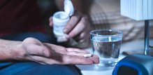 Neki lijekovi, poput stimulansa za ADHD, antidepresiva i dekongestiva, mogu uzrokovati nesanicu ako se uzmu prekasno